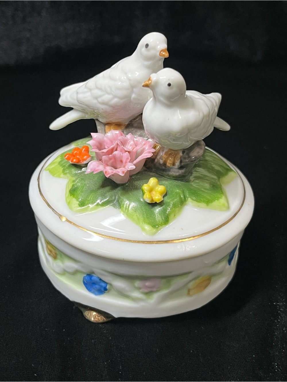 Vintage Royal Crown Porcelain Dove Trinket Box - White Love Birds Figurine 1980s
